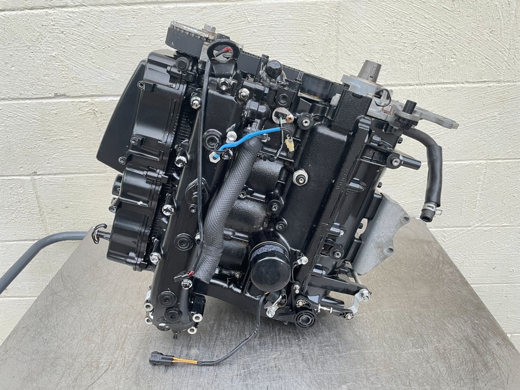 2002 Suzuki 60 HP 4 Stroke Outboard Powerhead 11300-99E05-019 OEM