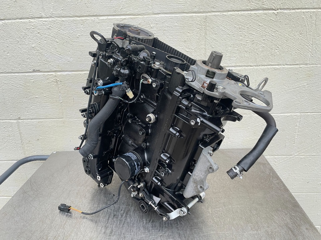 2002 Suzuki 60 HP 4 Stroke Outboard Powerhead 11300-99E05-019 OEM