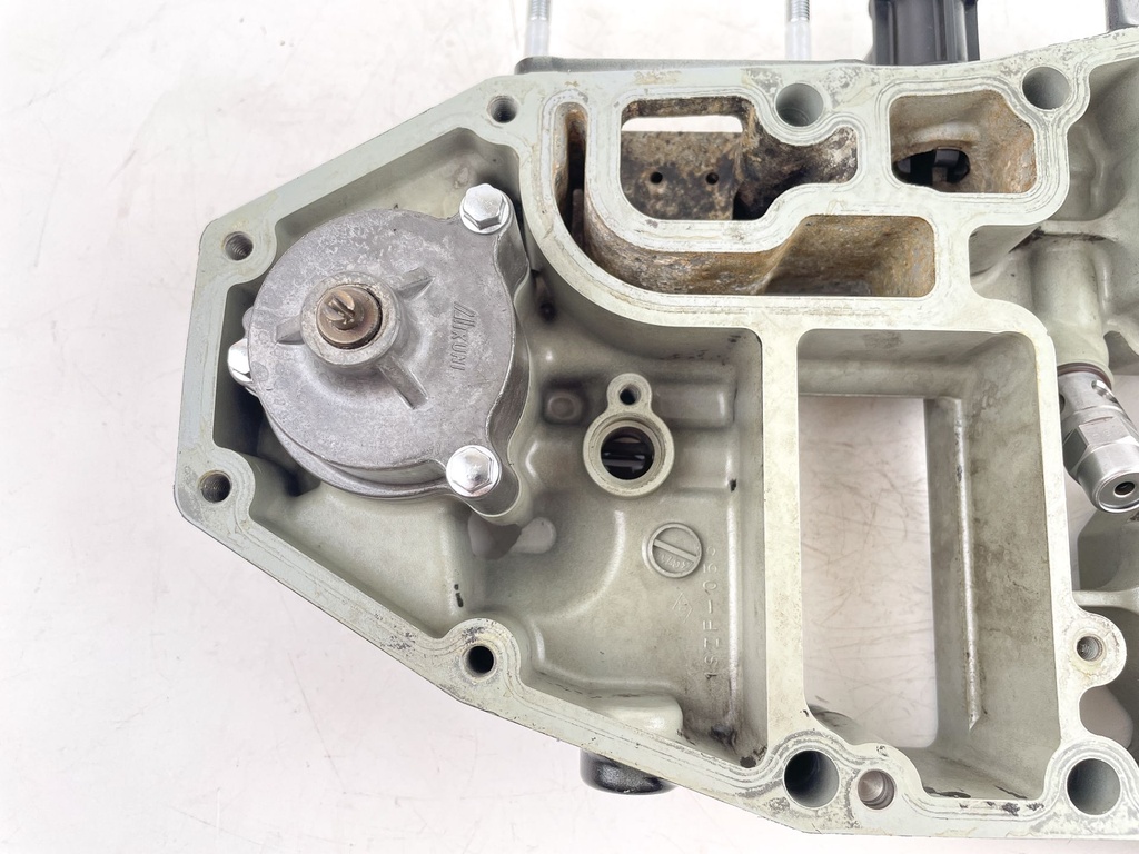 2002 Suzuki 60 HP 4 Stroke Outboard Engine Holder 51110-99802-0EP OEM