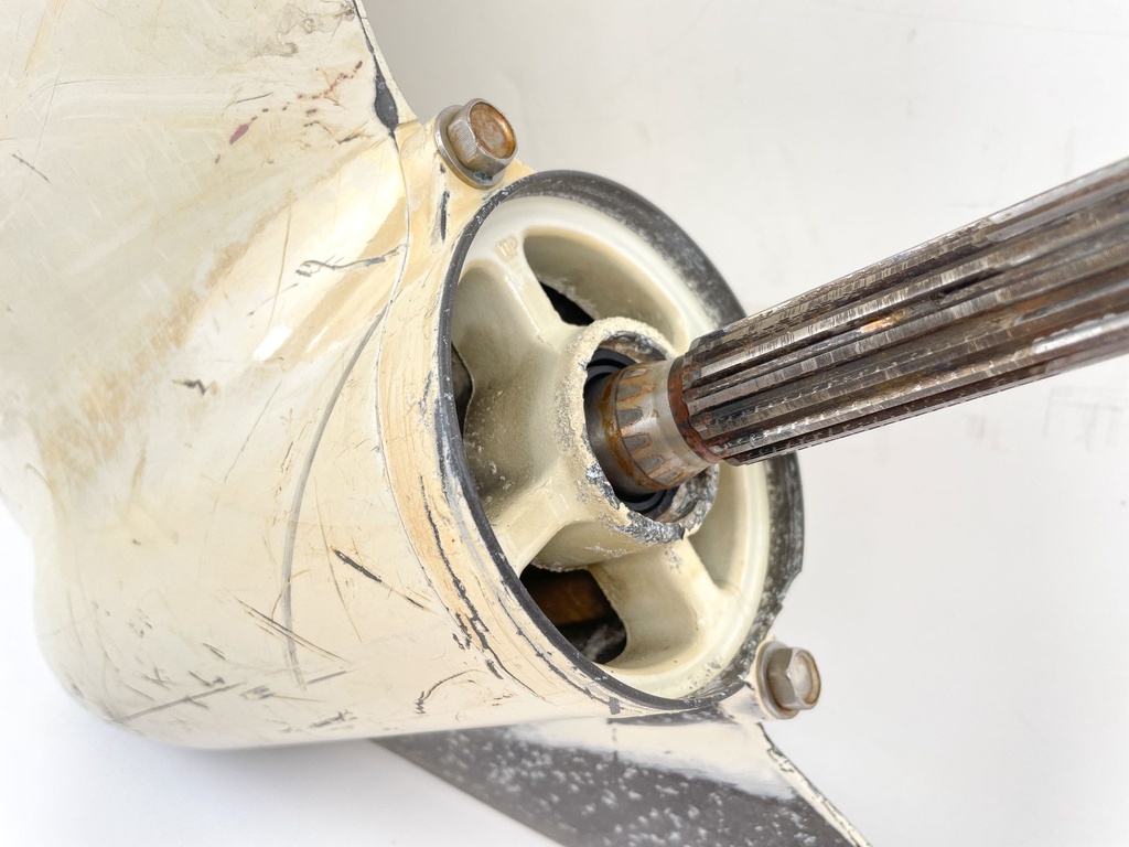 2019 Suzuki 90 HP 4 Stroke Outboard Lower Unit Gear Case 55110-87L32-Y5S OEM