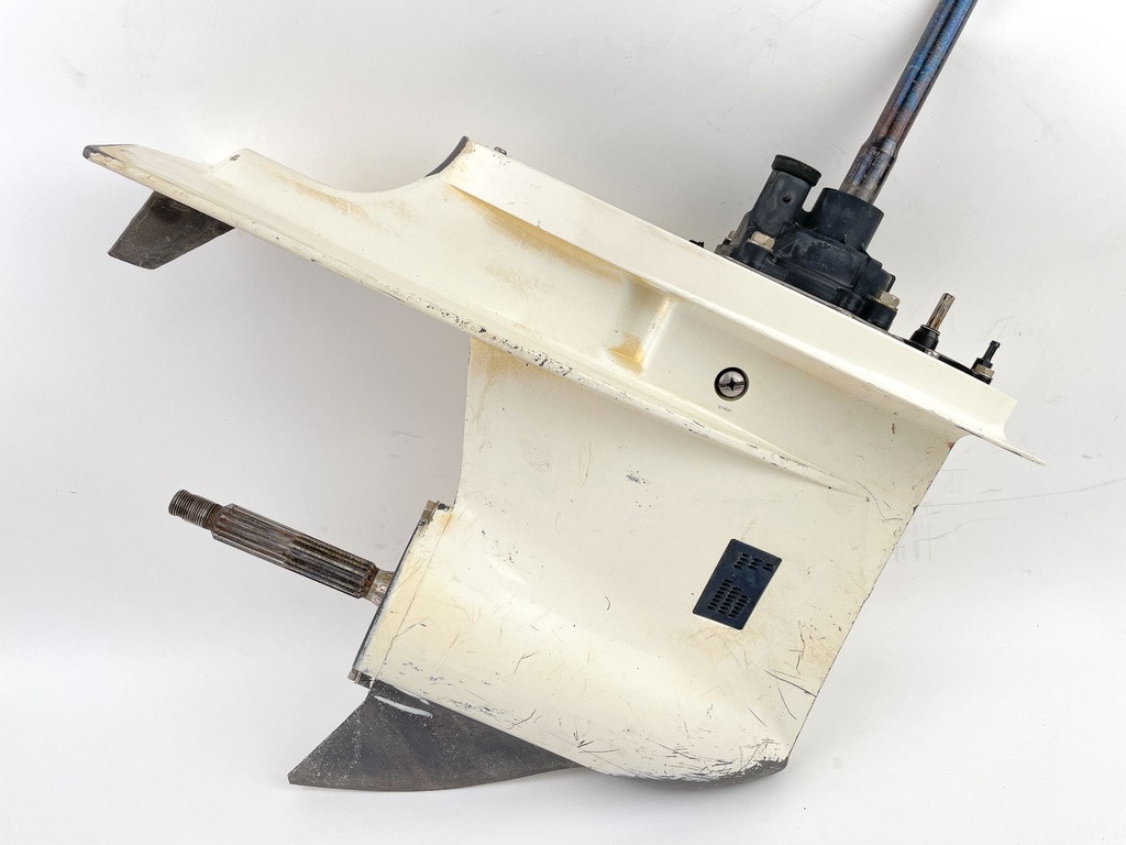 2019 Suzuki 90 HP 4 Stroke Outboard Lower Unit Gear Case 55110-87L32-Y5S OEM