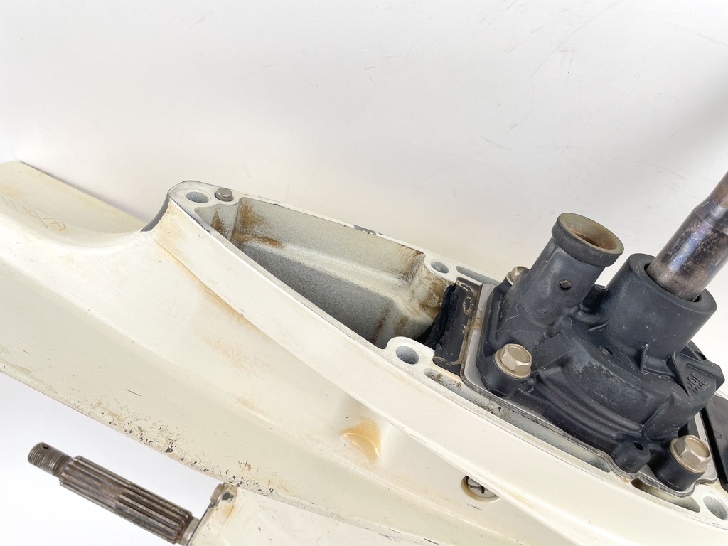 2019 Suzuki 90 HP 4 Stroke Outboard Lower Unit Gear Case 55110-87L32-Y5S OEM