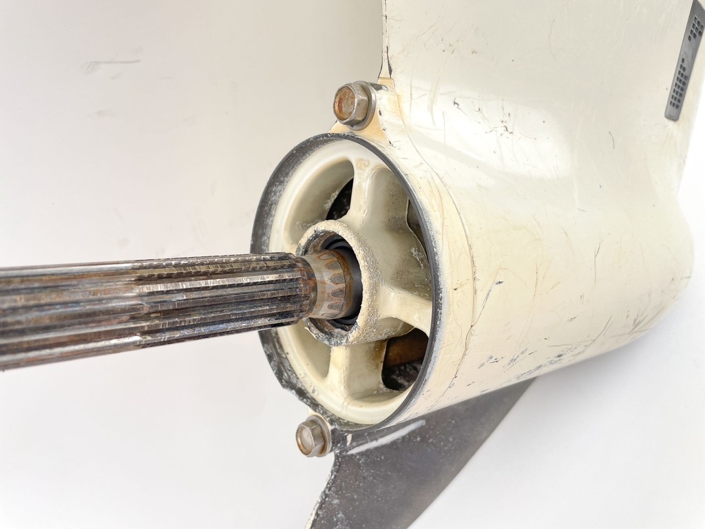 2019 Suzuki 90 HP 4 Stroke Outboard Lower Unit Gear Case 55110-87L32-Y5S OEM