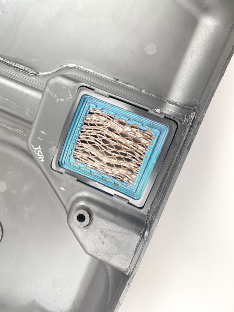 2006 Mercury 175 HP 2 Stroke Outboard Flywheel Cover 827325T11 OEM