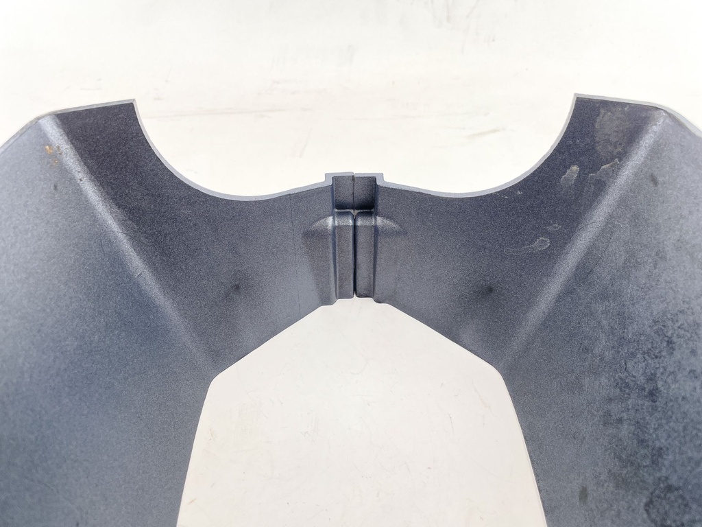 1995 Yamaha 40 HP 2 Stroke Outboard Lower Apron Cover 63D-42741-00-4D OEM