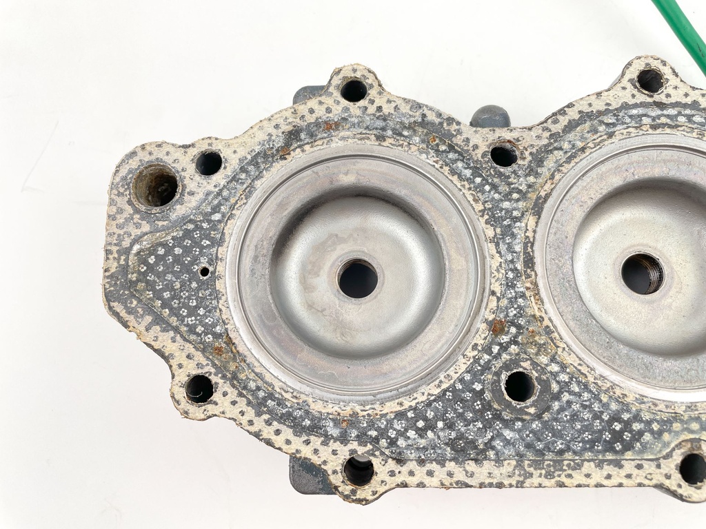 1997 Yamaha 40 HP 2 Stroke Outboard Cylinder Head 63D-11111-00-94 OEM