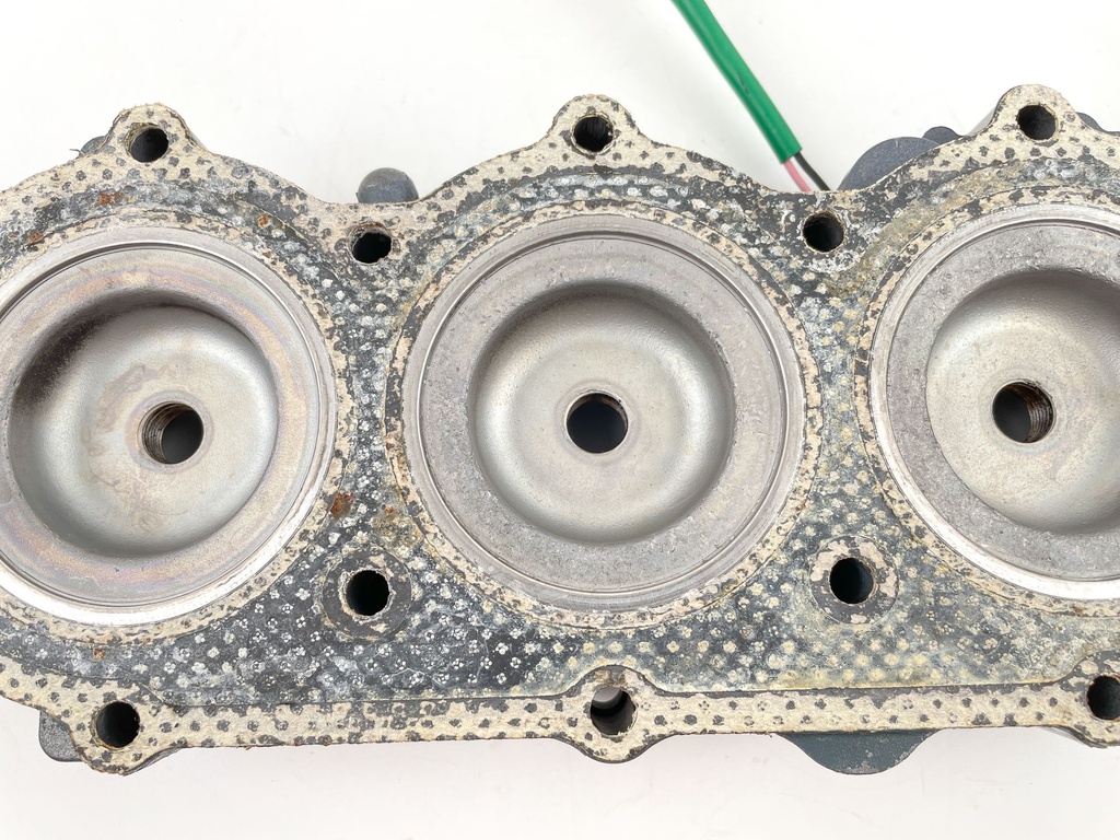 1997 Yamaha 40 HP 2 Stroke Outboard Cylinder Head 63D-11111-00-94 OEM