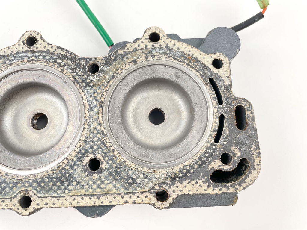 1997 Yamaha 40 HP 2 Stroke Outboard Cylinder Head 63D-11111-00-94 OEM