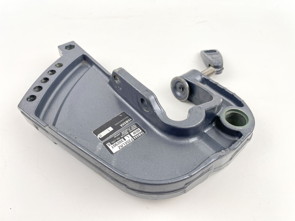 2001 Yamaha 25 HP 4 Stroke Outboard Clamp Bracket Pair 65W-43112-01-4D OEM
