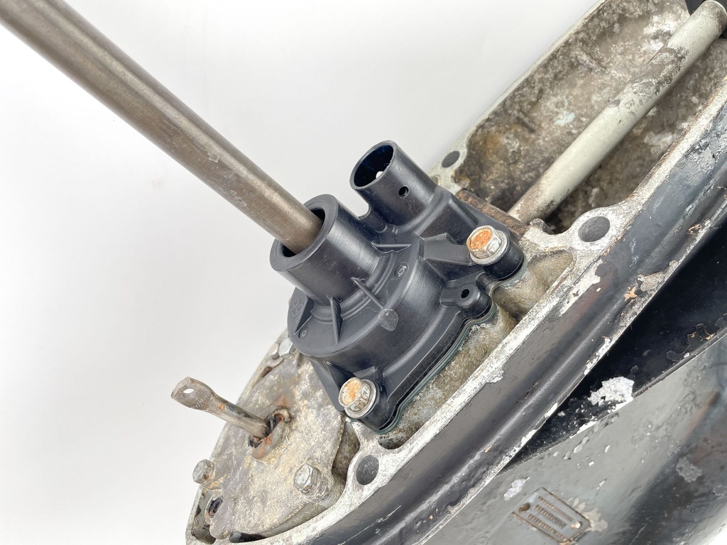 1998 Suzuki 70 HP 4 Stroke Outboard Lower Unit Gear Case 55110-99E02-0EP