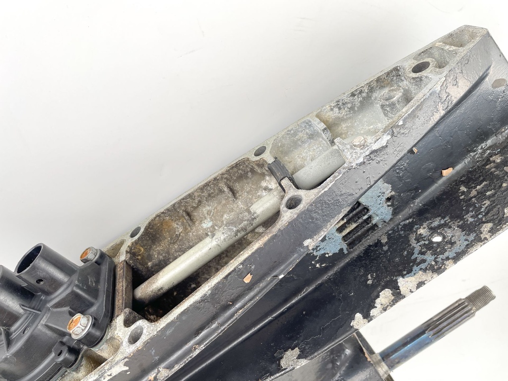 1998 Suzuki 70 HP 4 Stroke Outboard Lower Unit Gear Case 55110-99E02-0EP