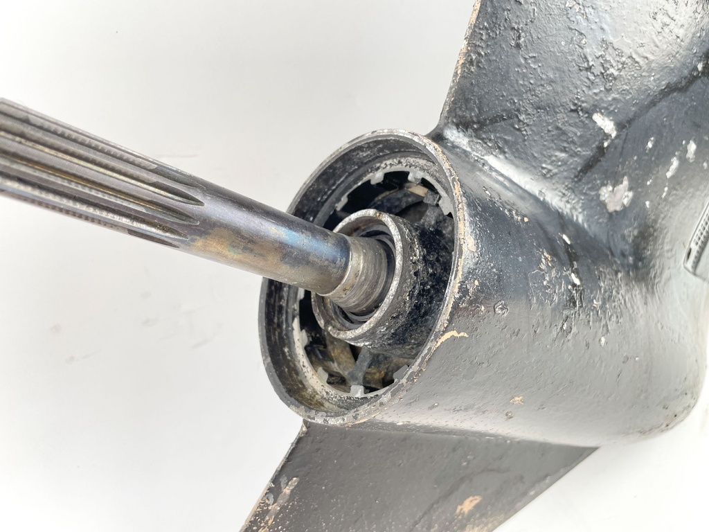 1998 Suzuki 70 HP 4 Stroke Outboard Lower Unit Gear Case 55110-99E02-0EP