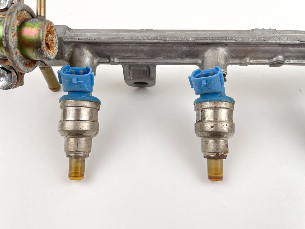 1998 Suzuki 70 HP 4 Stroke Outboard Fuel Injector Set W/ Rail 15710-99E00 OEM