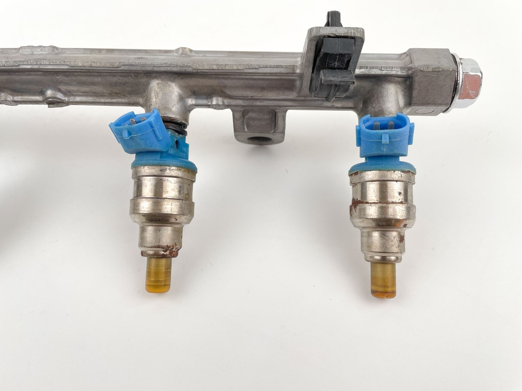 1998 Suzuki 70 HP 4 Stroke Outboard Fuel Injector Set W/ Rail 15710-99E00 OEM