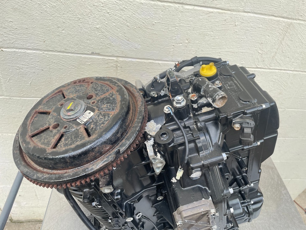 2001 Suzuki 115 HP 4 Stroke Outboard Powerhead 11100-90J01 OEM