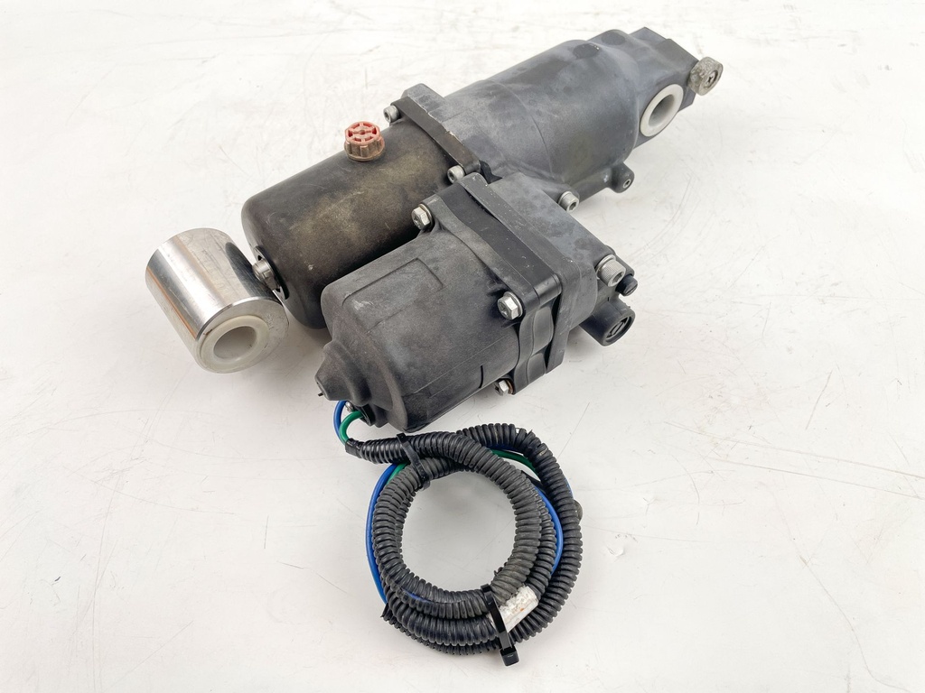 Johnson Evinrude Suzuki DF 70 90 115 HP Outboard Engine Tilt Trim Unit Assembly