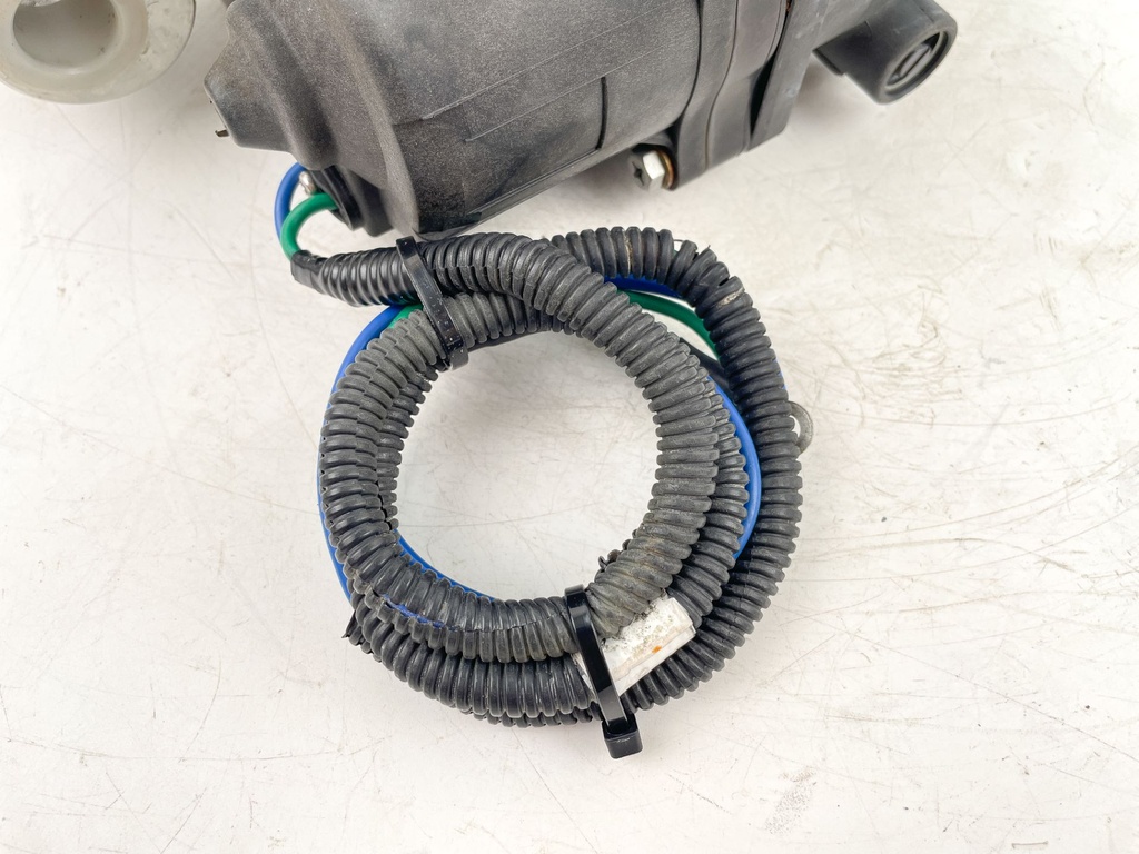 Johnson Evinrude Suzuki DF 70 90 115 HP Outboard Engine Tilt Trim Unit Assembly