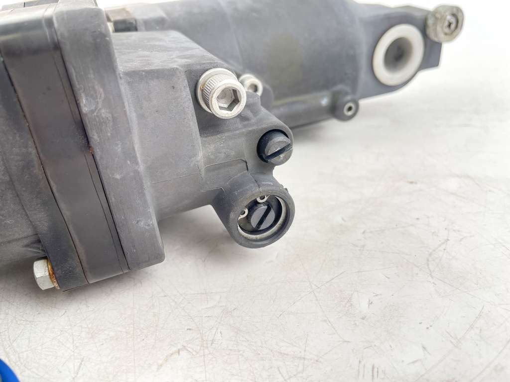 Johnson Evinrude Suzuki DF 70 90 115 HP Outboard Engine Tilt Trim Unit Assembly