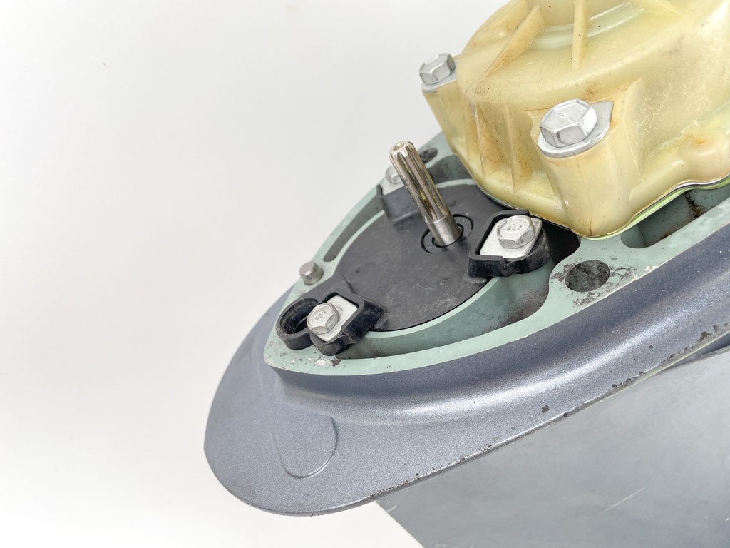 2003 Yamaha 225 HP 4 Stroke Outboard Lower Unit Gear Case 69J-45300-21-8D OEM