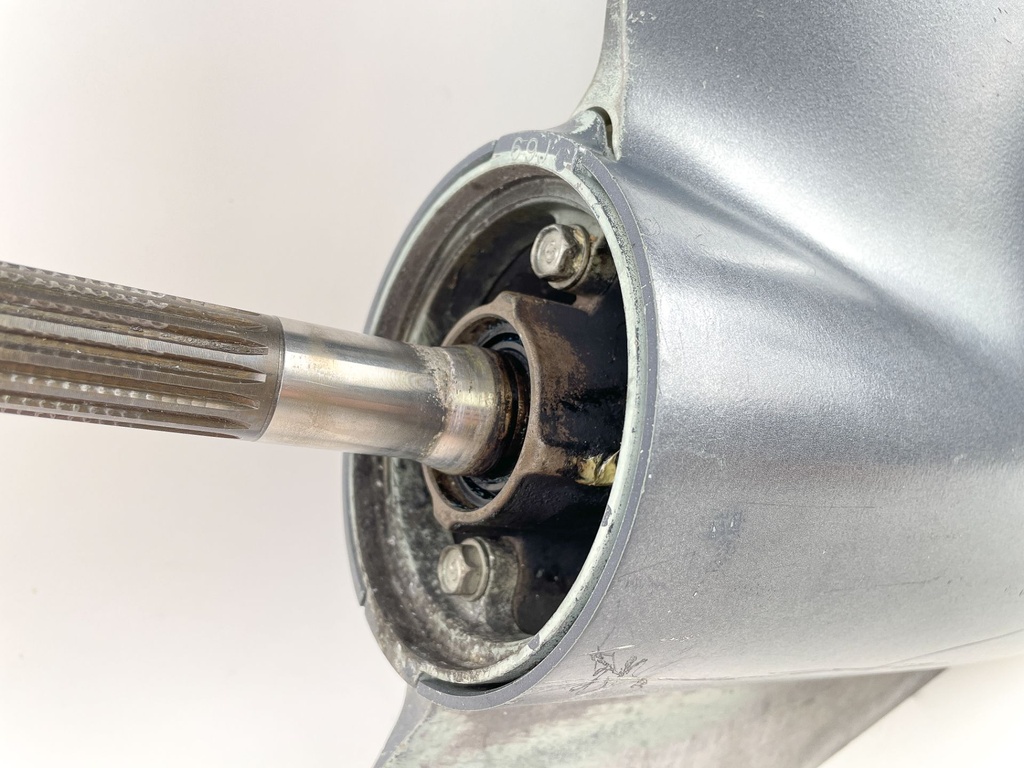 2003 Yamaha 225 HP 4 Stroke Outboard Lower Unit Gear Case 69J-45300-21-8D OEM