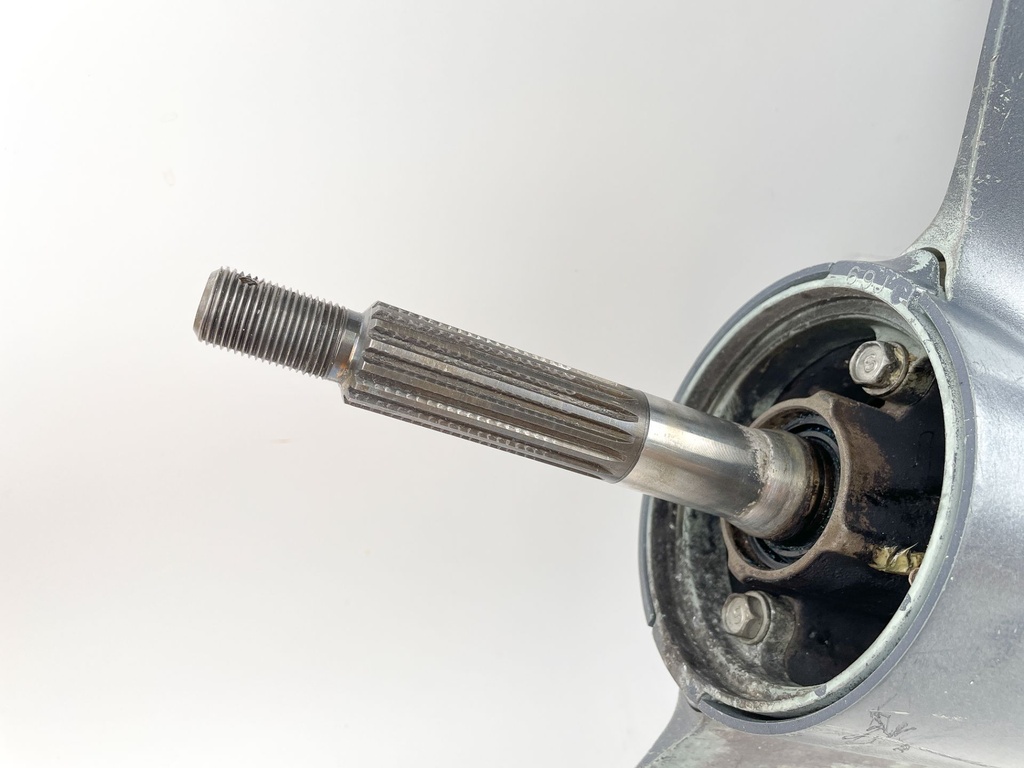 2003 Yamaha 225 HP 4 Stroke Outboard Lower Unit Gear Case 69J-45300-21-8D OEM