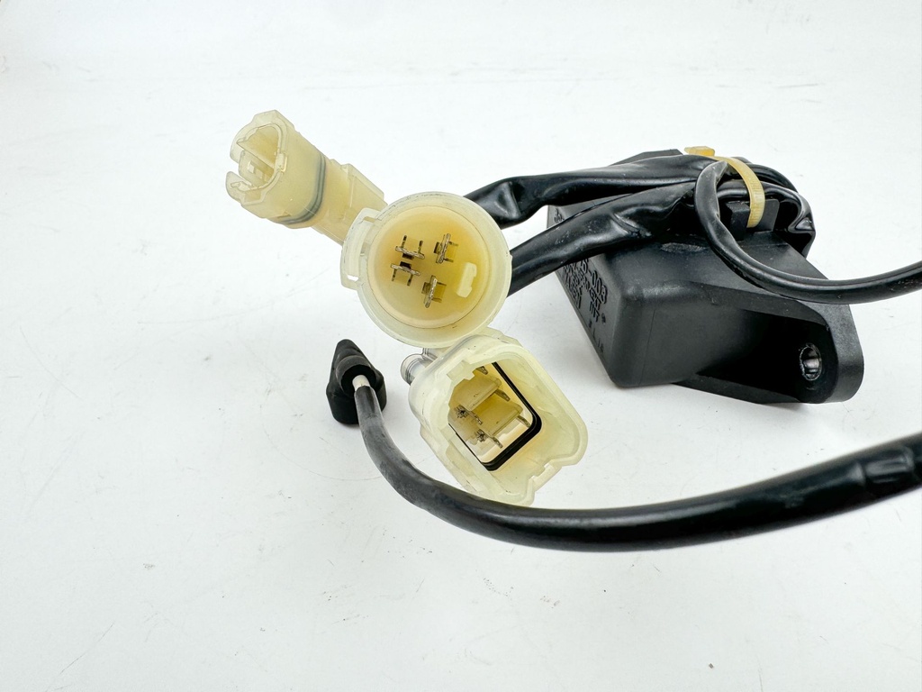 2004 Honda 150 HP 4 Stroke Outboard Main Relay 38580-ZY6-013 OEM