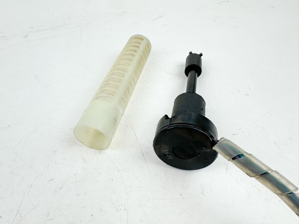 2002 Yamaha 200 HP 2 Stroke Outboard Oil Level Sensor 67H-85730-01-00 OEM