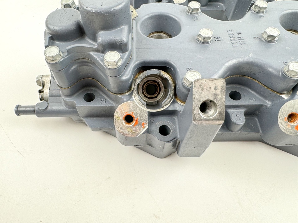 2002 Yamaha 200 HP 2 Stroke Outboard Cylinder Head Set 68F-11111-00-94 OEM