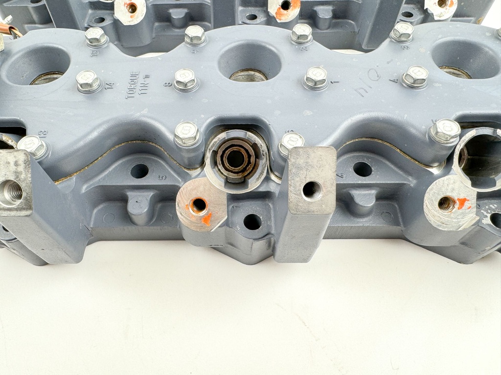 2002 Yamaha 200 HP 2 Stroke Outboard Cylinder Head Set 68F-11111-00-94 OEM