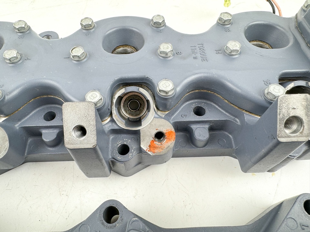 2002 Yamaha 200 HP 2 Stroke Outboard Cylinder Head Set 68F-11111-00-94 OEM