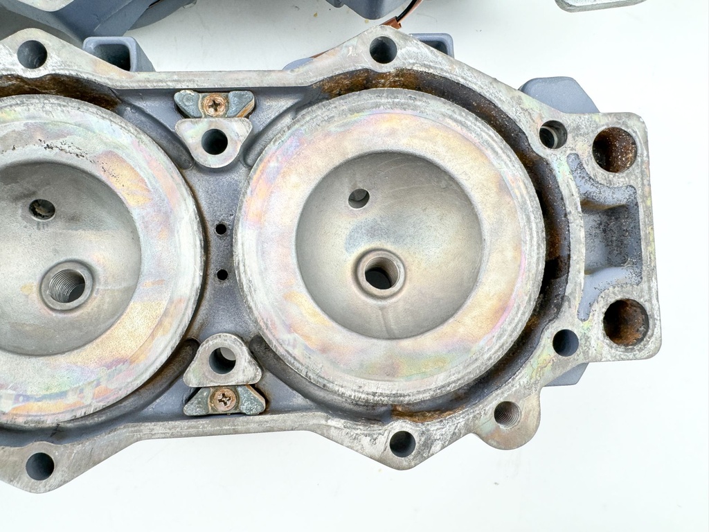 2002 Yamaha 200 HP 2 Stroke Outboard Cylinder Head Set 68F-11111-00-94 OEM