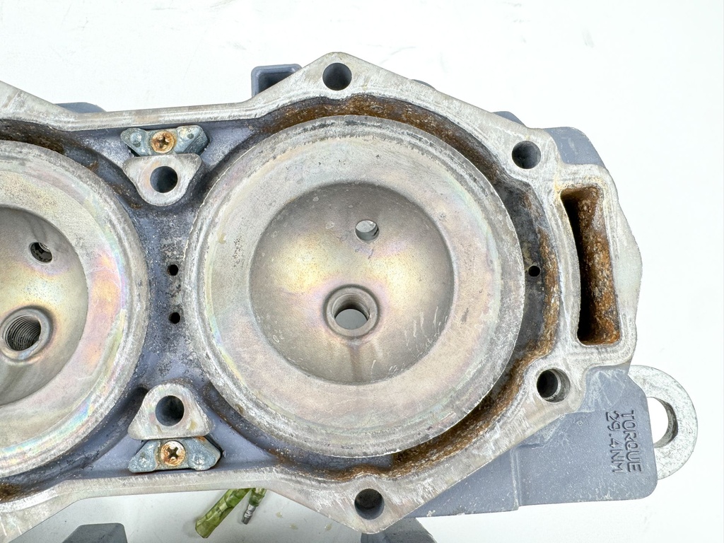2002 Yamaha 200 HP 2 Stroke Outboard Cylinder Head Set 68F-11111-00-94 OEM