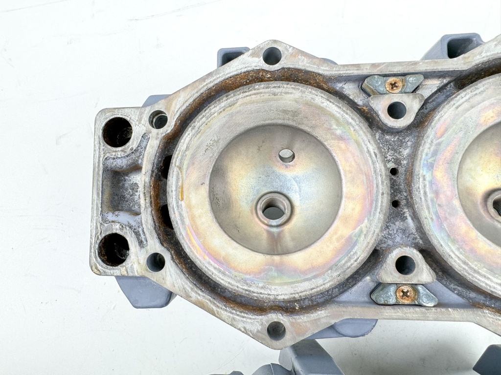 2002 Yamaha 200 HP 2 Stroke Outboard Cylinder Head Set 68F-11111-00-94 OEM