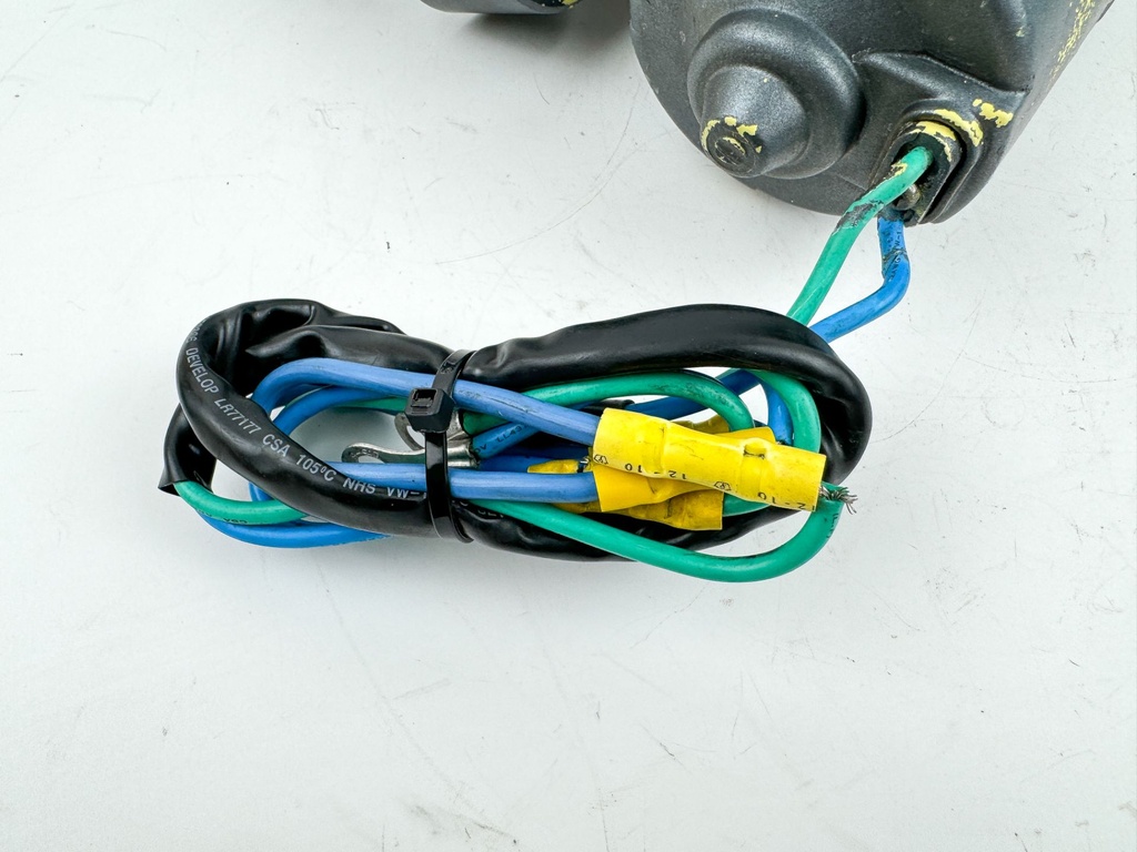 2002 Yamaha 200 HP 2 Stroke Outboard Power Trim Tilt Unit 68F-43800-00-4D OEM