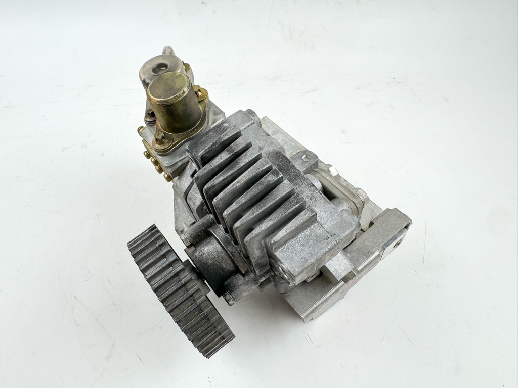 2002 Yamaha 200 HP 2 Stroke Outboard Fuel Injection Pump 68F-12170-01-00 - Tested