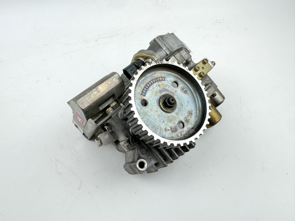 2002 Yamaha 200 HP 2 Stroke Outboard Fuel Injection Pump 68F-12170-01-00 - Tested