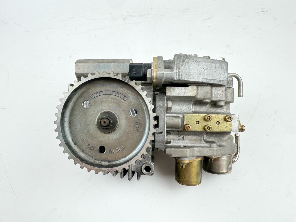 2002 Yamaha 200 HP 2 Stroke Outboard Fuel Injection Pump 68F-12170-01-00 - Tested