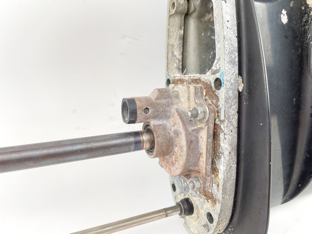 2002 Suzuki 40 HP 4 Stroke Outboard 20" Long Lower Unit Gear Case