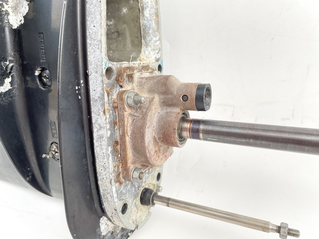 2002 Suzuki 40 HP 4 Stroke Outboard 20" Long Lower Unit Gear Case