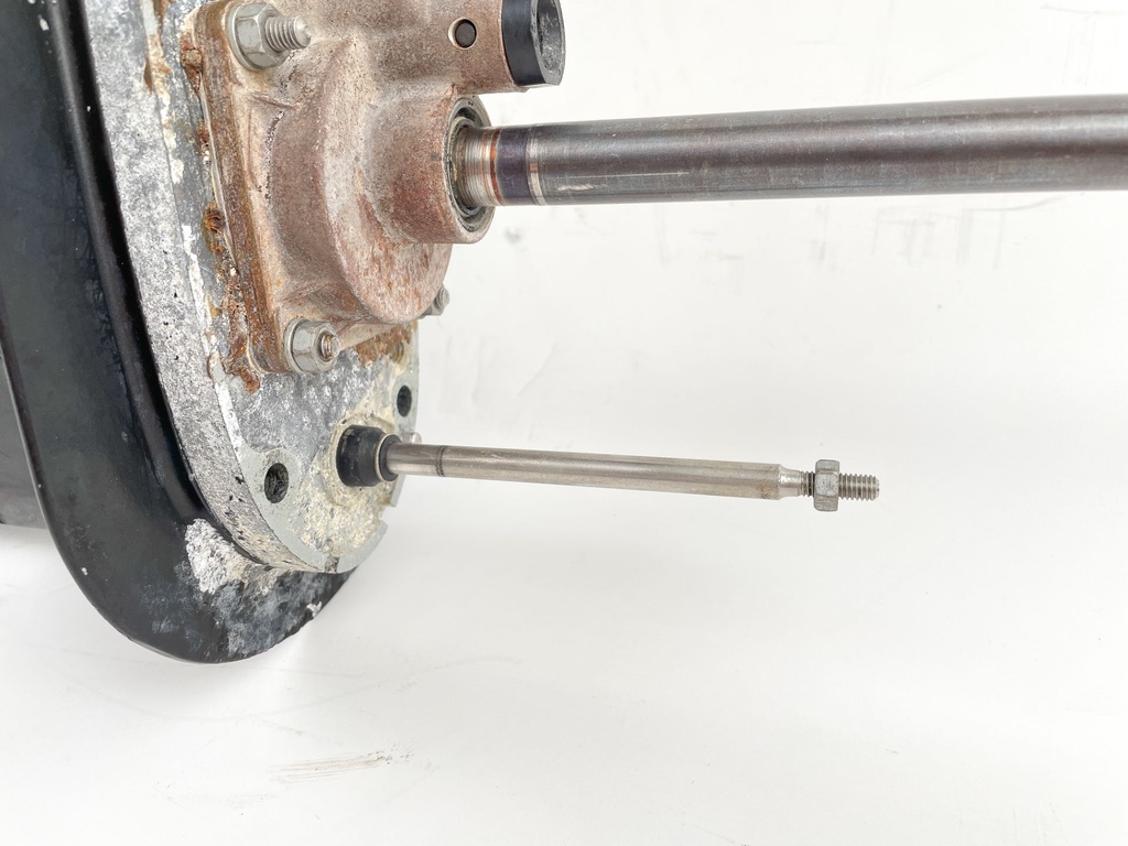 2002 Suzuki 40 HP 4 Stroke Outboard 20" Long Lower Unit Gear Case