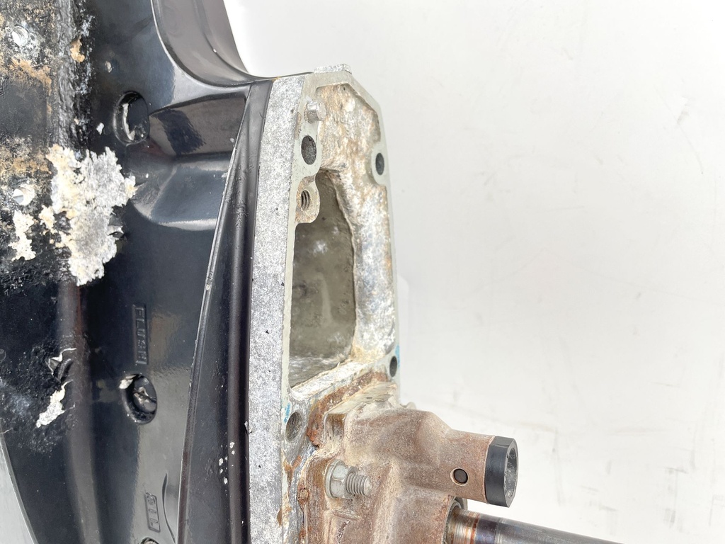 2002 Suzuki 40 HP 4 Stroke Outboard 20" Long Lower Unit Gear Case