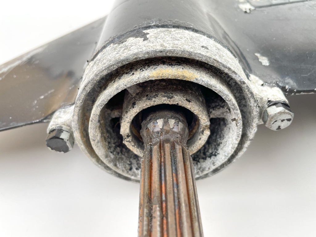 2002 Suzuki 40 HP 4 Stroke Outboard 20" Long Lower Unit Gear Case