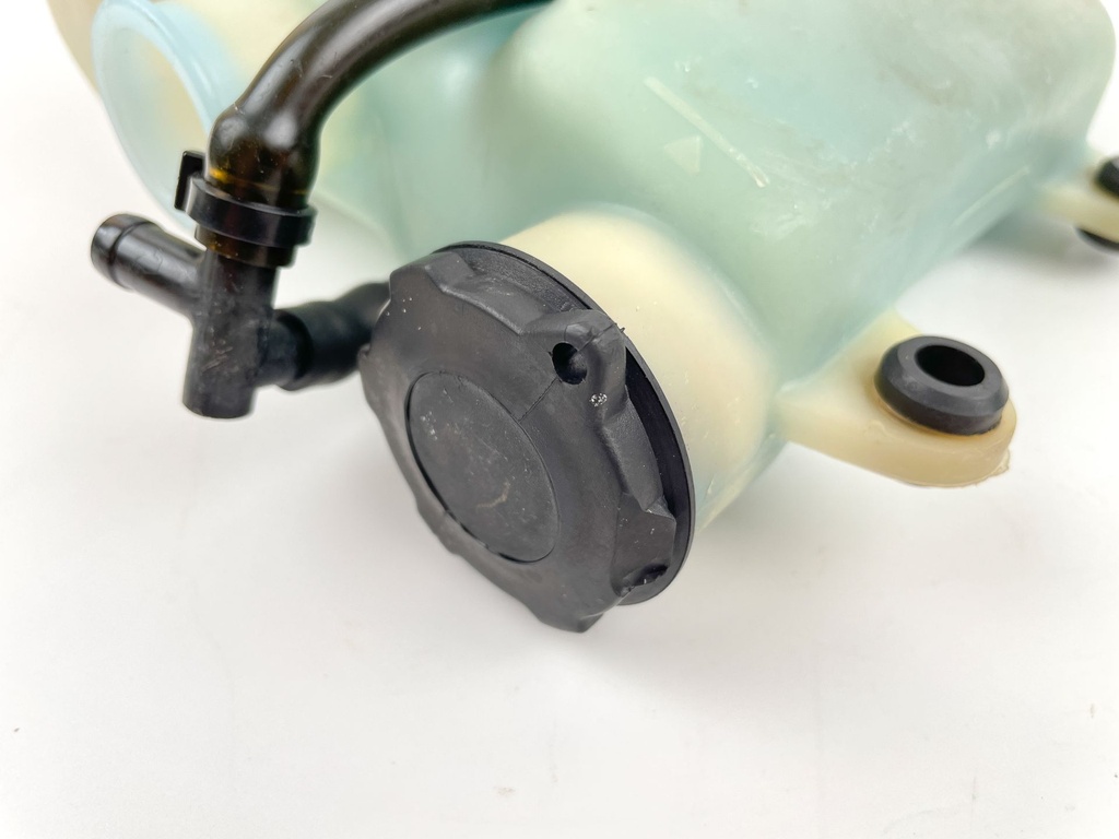 1994 Yamaha 25 HP 2 Stroke Outboard Oil Tank 6L2-21707-01-00 OEM