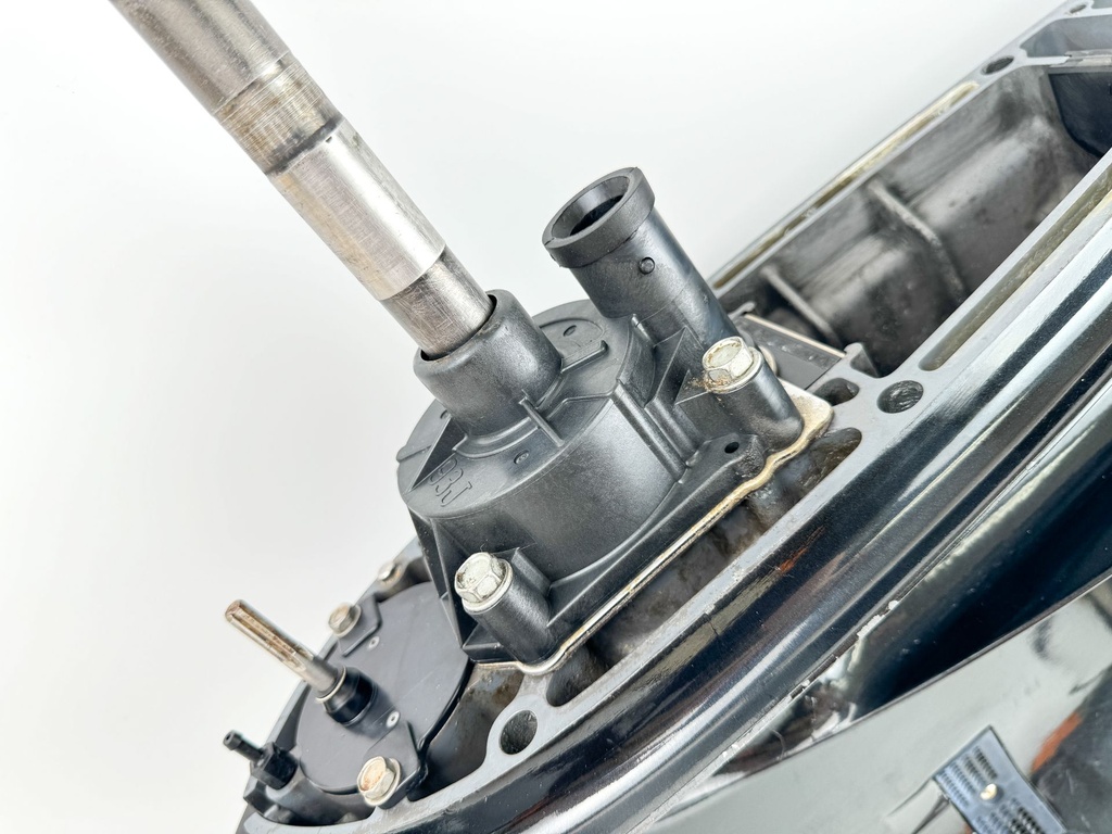 2004 Suzuki 200 225 250 HP 4 Stroke 25" Outboard Lower Unit Gear Case RH