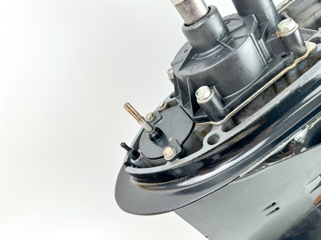 2004 Suzuki 200 225 250 HP 4 Stroke 25" Outboard Lower Unit Gear Case RH