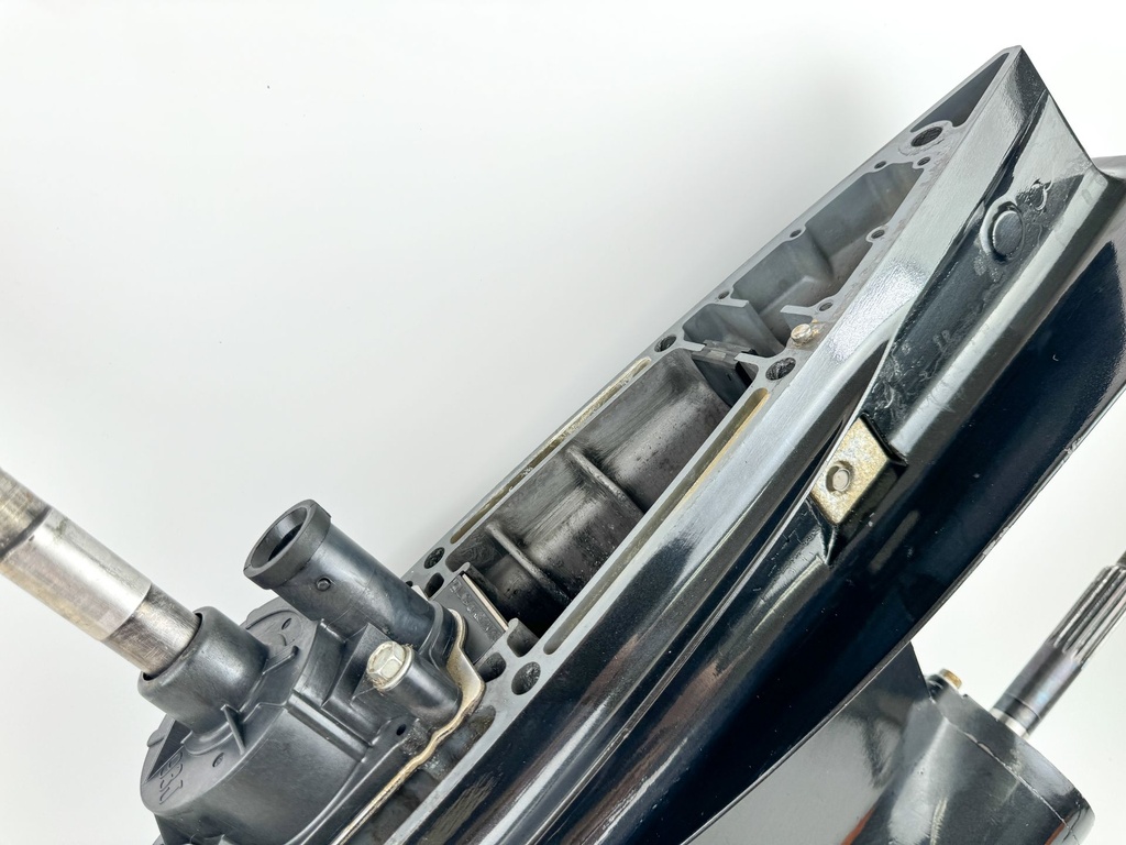 2004 Suzuki 200 225 250 HP 4 Stroke 25" Outboard Lower Unit Gear Case RH