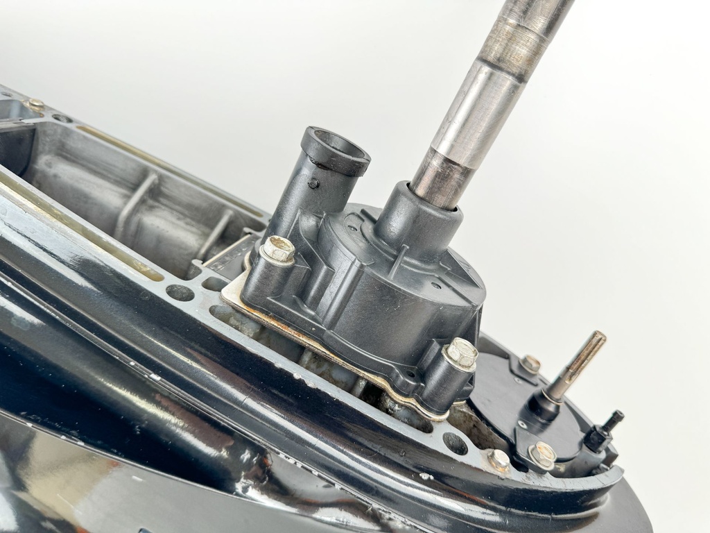 2004 Suzuki 200 225 250 HP 4 Stroke 25" Outboard Lower Unit Gear Case RH