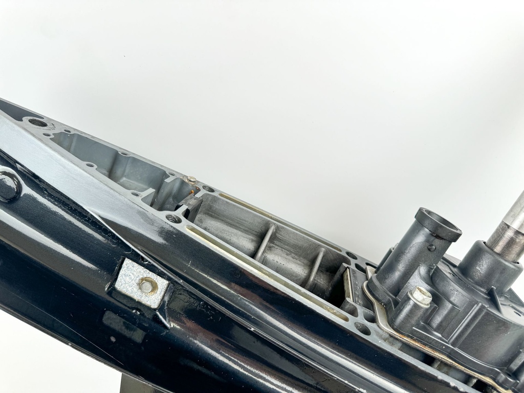 2004 Suzuki 200 225 250 HP 4 Stroke 25" Outboard Lower Unit Gear Case RH