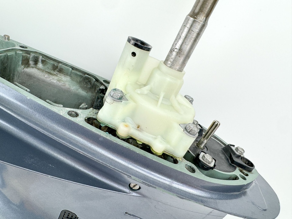 69J-45300-21-8D Yamaha 200 225 HP 25" XL Lower Unit Gear Case RH 2002-2015