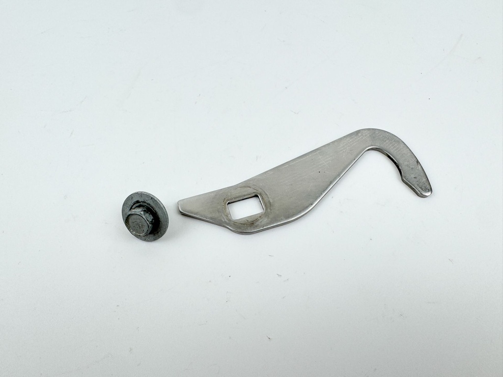 2004 Suzuki 250 HP 4 Stroke Outboard Front Latch Handle 61645-93J01-0EP OEM